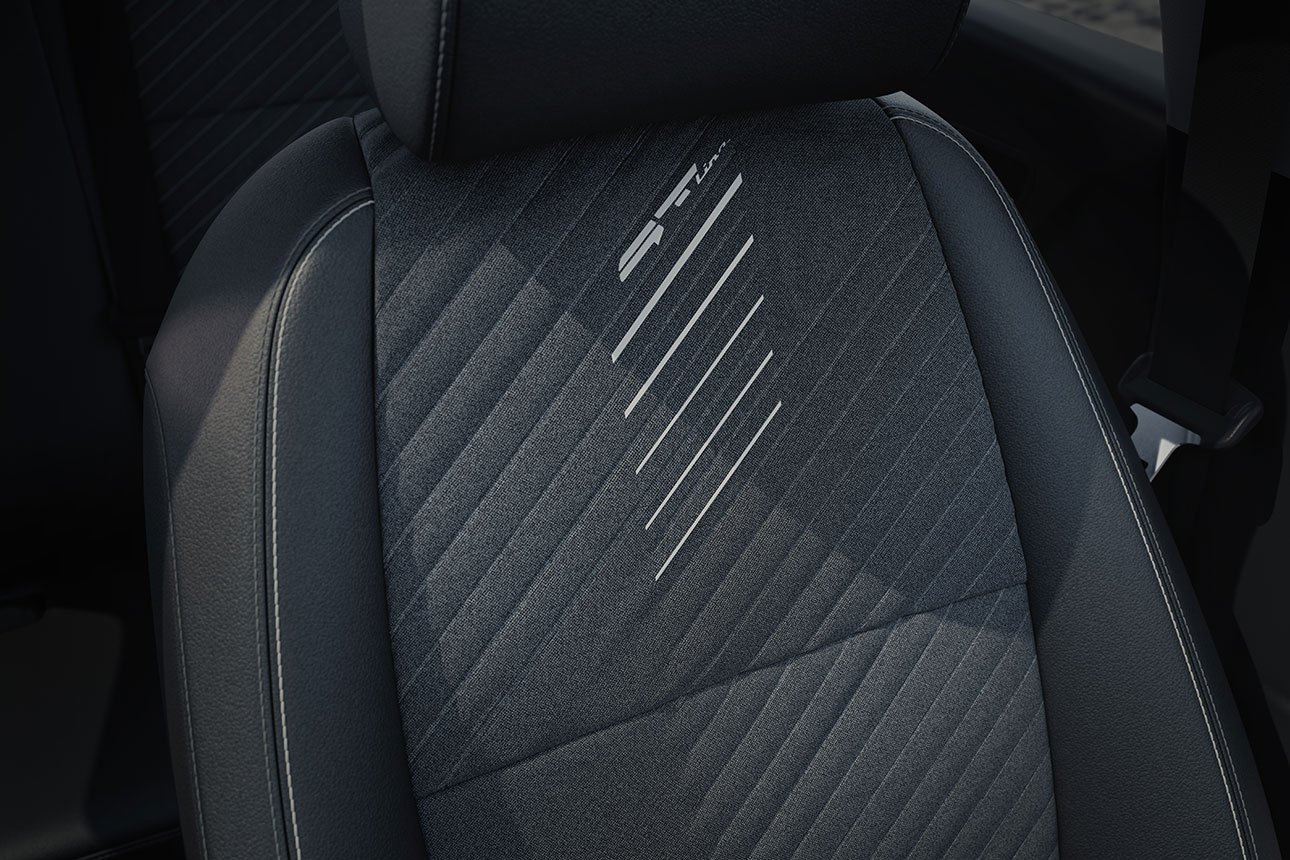 Fein abgestimmte Materialien im Innenraum.